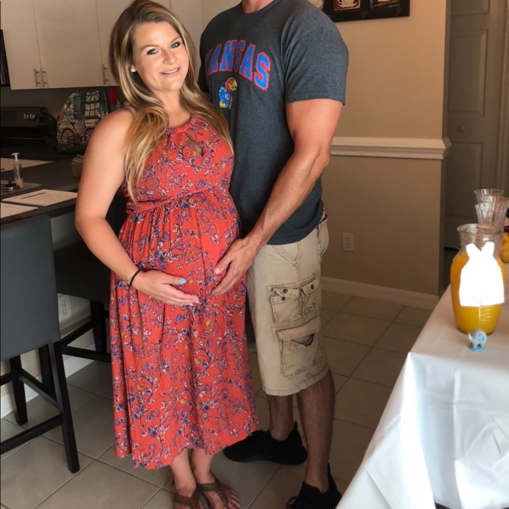 I am selling this beautiful maternity dress made by Jessica Simpson (small)